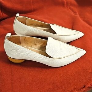 Jeffrey Campbell Viona Pointed Toe White Loafers size 6.5
